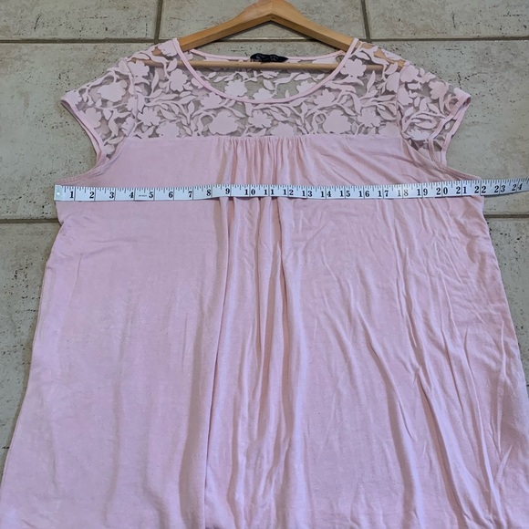 Banana Republic Women's Pink T-Shirt with Lace Yoke - Size XL - Picture 3 of 6